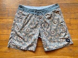 QUIKSILVER Gray/Yellow Geometric Print Boardshorts sz 33